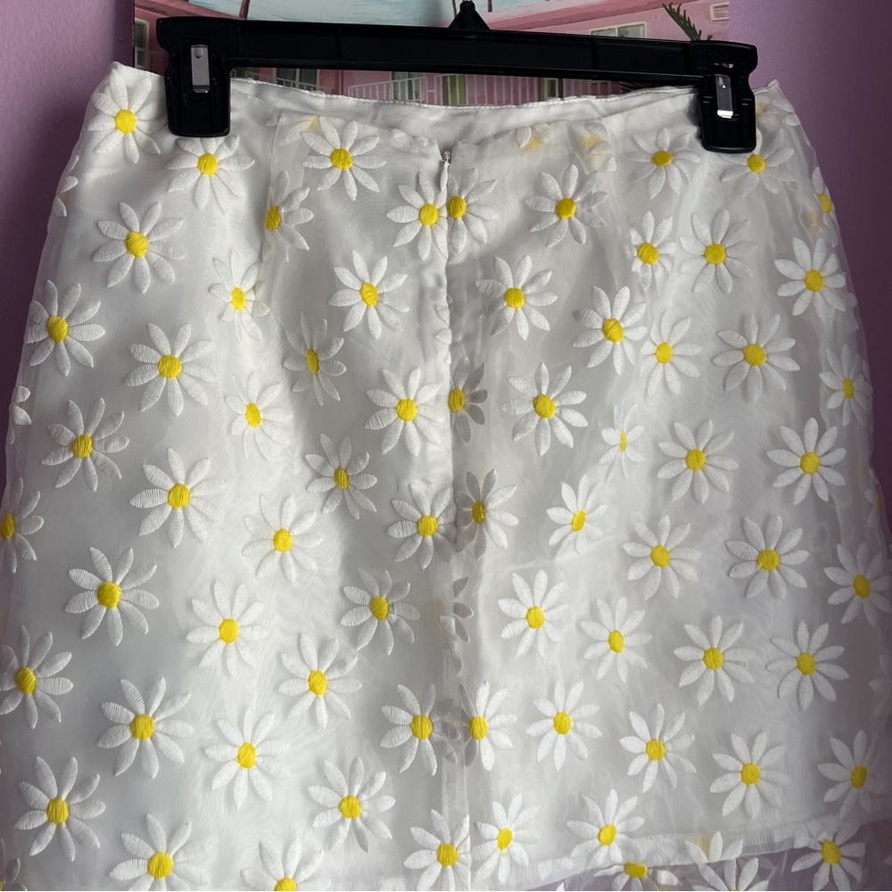 White and Yellow Daisy A-Line Skirt - Picture 2 of 2
